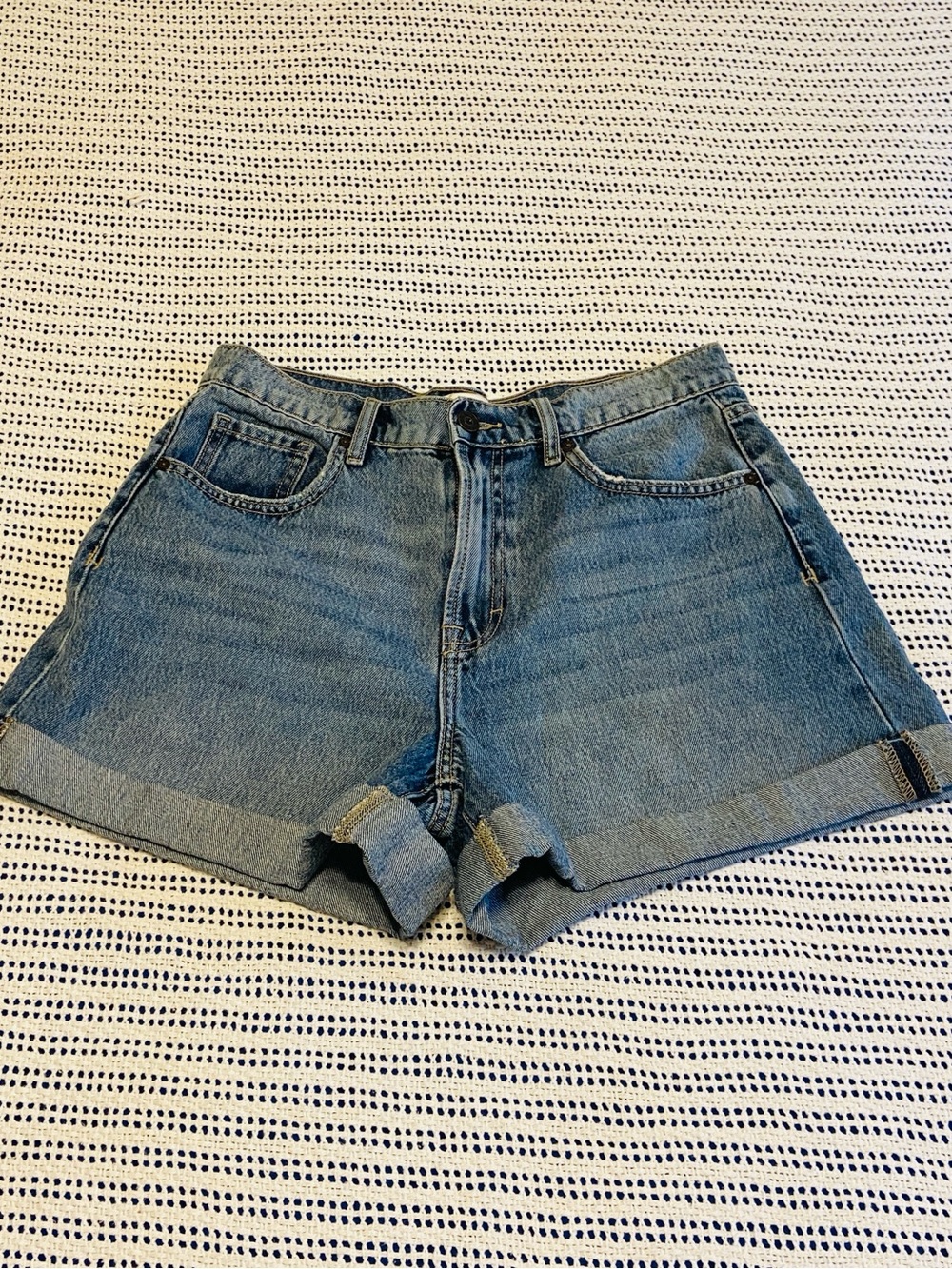 Hidden Denim Jean Roll Hem High Waist Zip Fly Summertime Casual Size Medium.